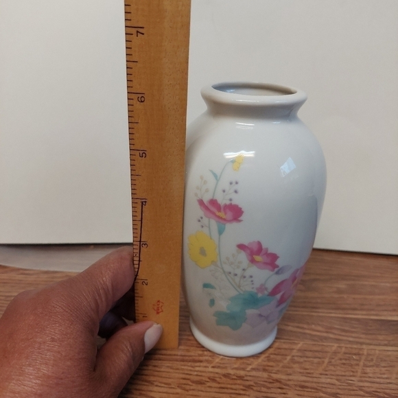 Vintage* Fine China Handpainted Floral Vase - Picture 7 of 7